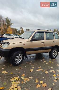 Внедорожник / Кроссовер Chevrolet Niva 2004 в Южноукраинске