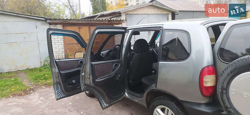 Внедорожник / Кроссовер Chevrolet Niva 2006 в Кролевце