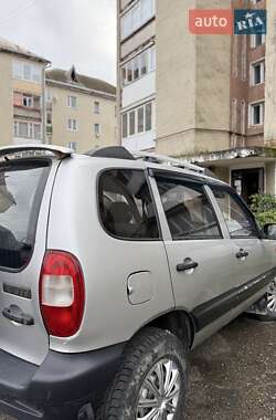 Внедорожник / Кроссовер Chevrolet Niva 2005 в Косове