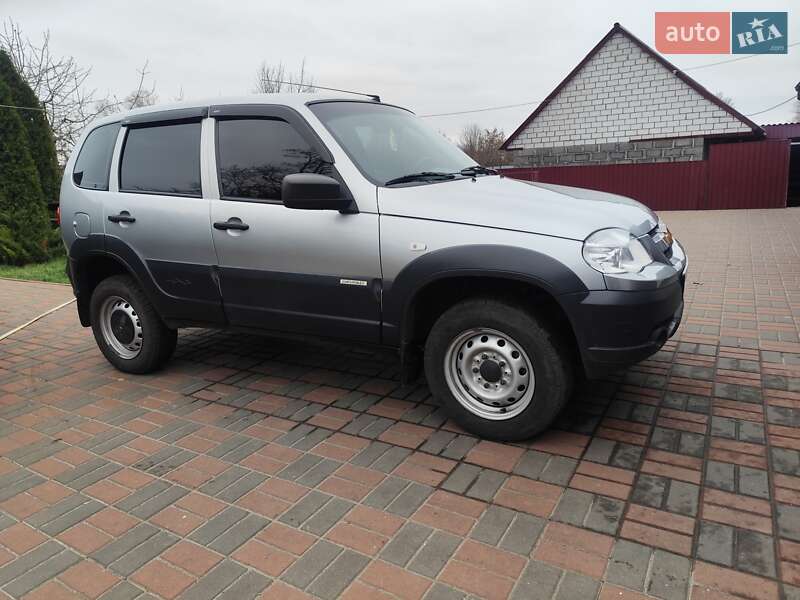 Внедорожник / Кроссовер Chevrolet Niva 2015 в Золотоноше