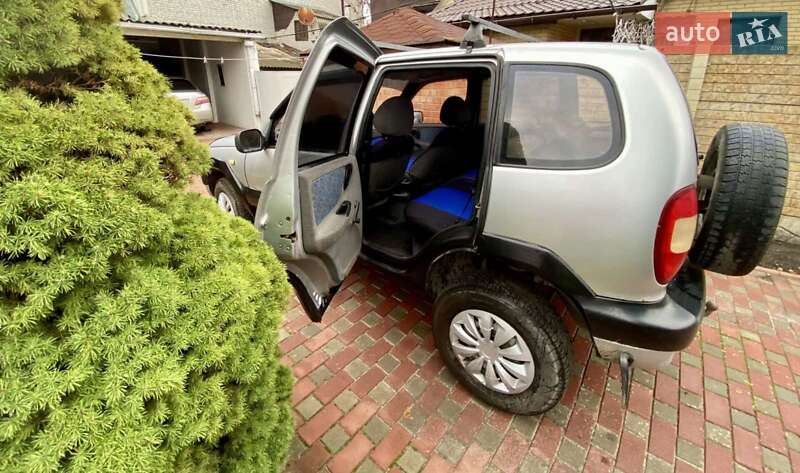 Внедорожник / Кроссовер Chevrolet Niva 2005 в Харькове
