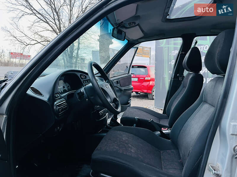 Внедорожник / Кроссовер Chevrolet Niva 2006 в Харькове