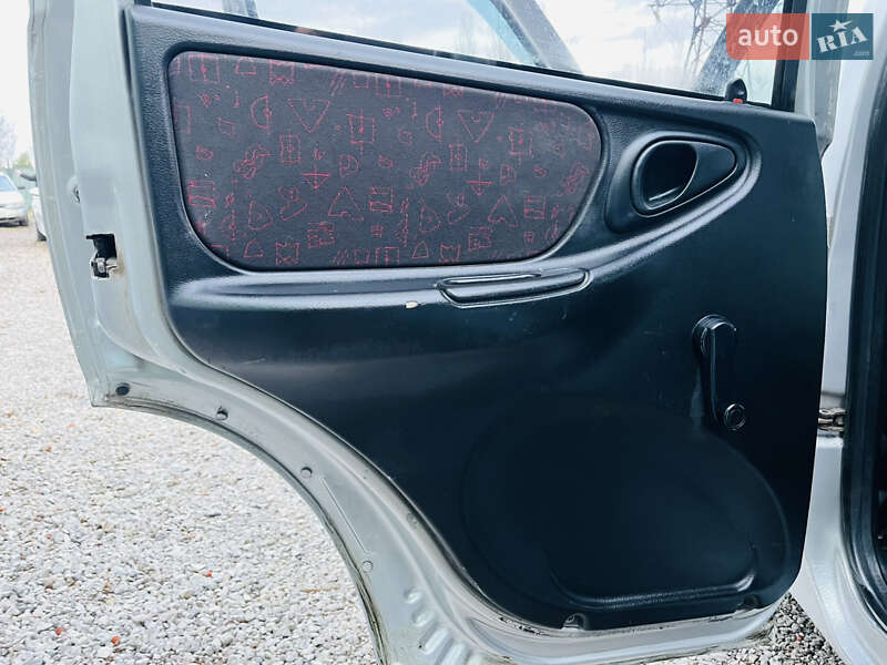 Внедорожник / Кроссовер Chevrolet Niva 2006 в Харькове