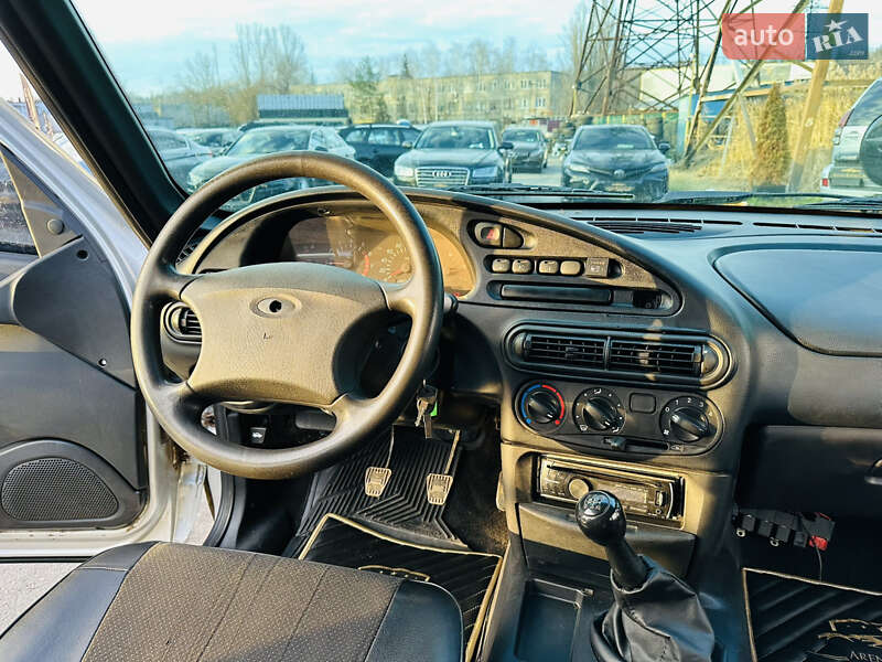 Внедорожник / Кроссовер Chevrolet Niva 2008 в Харькове