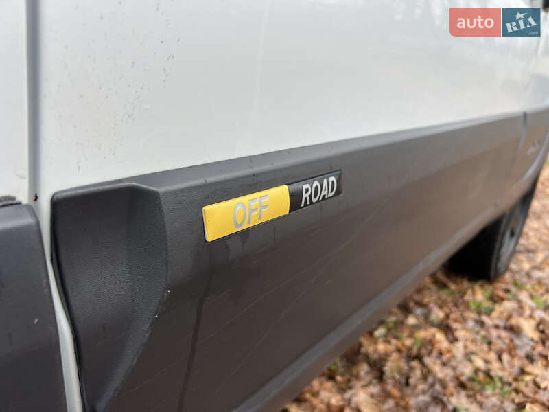 Внедорожник / Кроссовер Chevrolet Niva 2015 в Валках