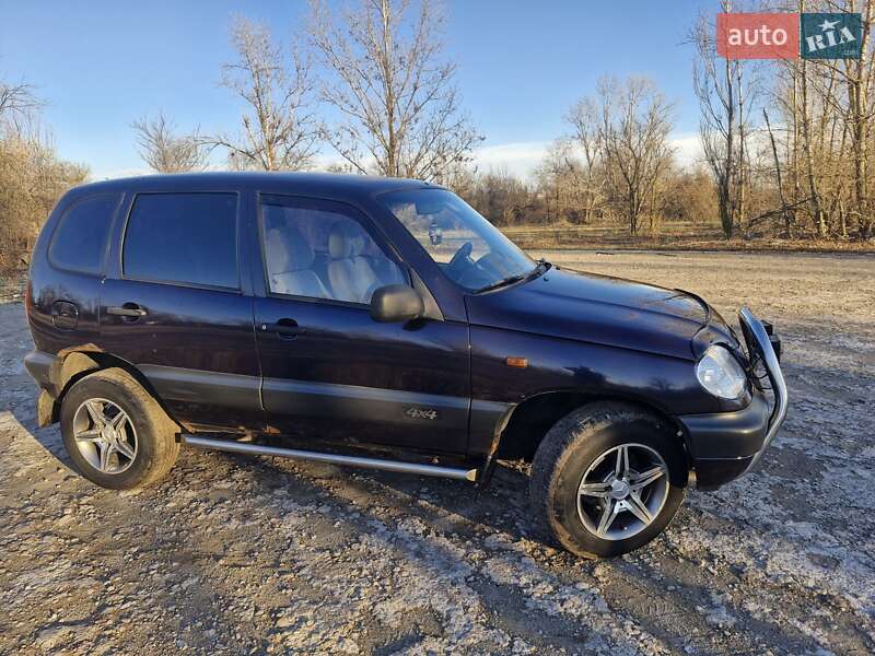 Внедорожник / Кроссовер Chevrolet Niva 2005 в Кривом Роге