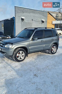Позашляховик / Кросовер Chevrolet Niva 2010 в Новомосковську