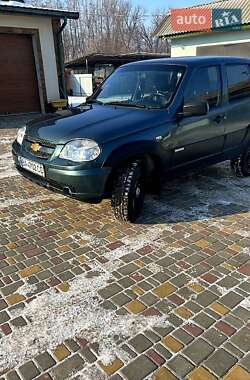 Позашляховик / Кросовер Chevrolet Niva 2016 в Саврані