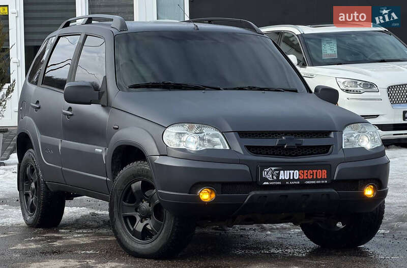 Внедорожник / Кроссовер Chevrolet Niva 2010 в Харькове