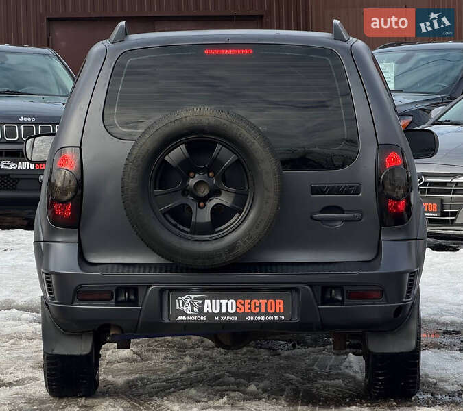 Внедорожник / Кроссовер Chevrolet Niva 2010 в Харькове