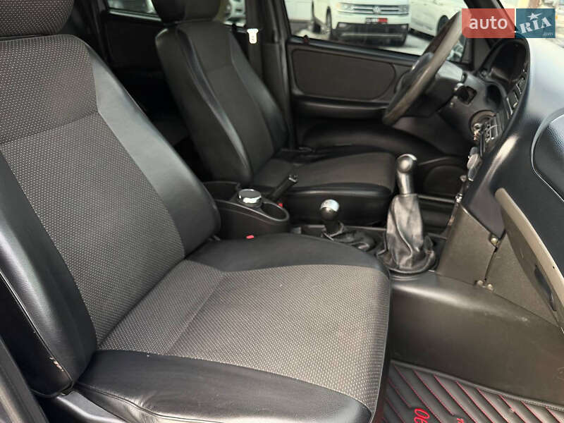 Внедорожник / Кроссовер Chevrolet Niva 2010 в Харькове