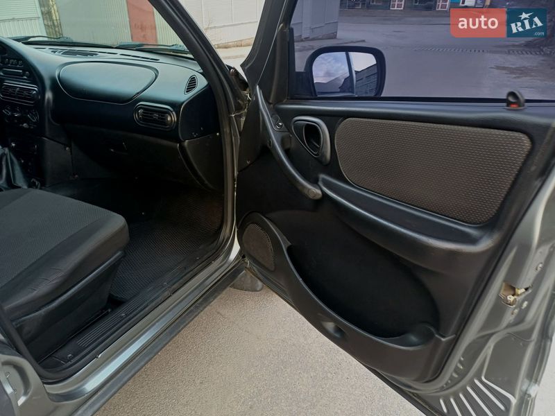 Внедорожник / Кроссовер Chevrolet Niva 2010 в Каменском