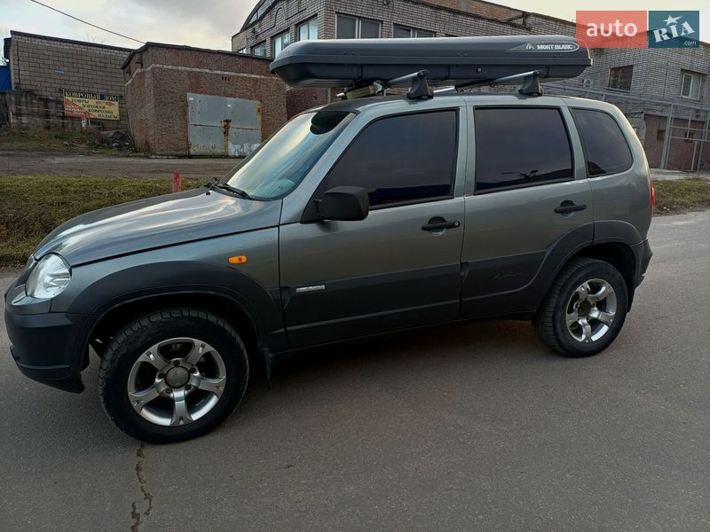 Внедорожник / Кроссовер Chevrolet Niva 2010 в Каменском
