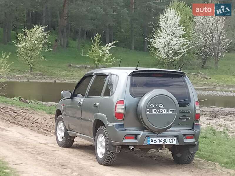 Внедорожник / Кроссовер Chevrolet Niva 2005 в Оратове