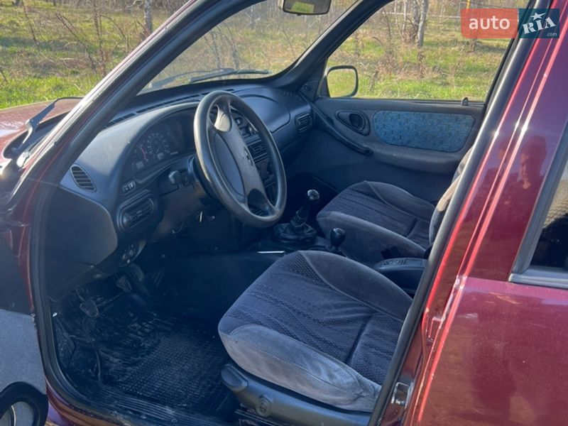 Внедорожник / Кроссовер Chevrolet Niva 2004 в Киеве