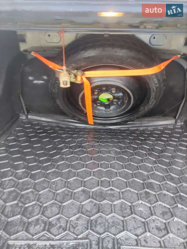 Седан Chevrolet Nubira 2004 в Никополе