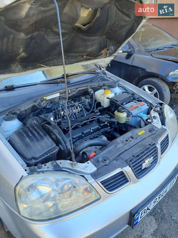 Седан Chevrolet Nubira 2004 в Ровно