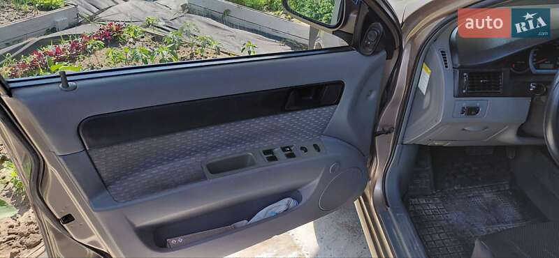 Седан Chevrolet Nubira 2004 в Борисполі
