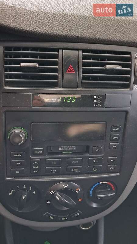 Седан Chevrolet Nubira 2004 в Изюме