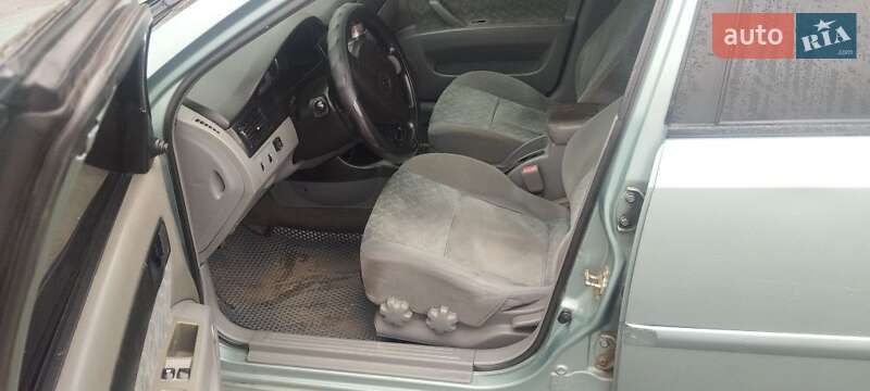 Седан Chevrolet Nubira 2004 в Лубнах