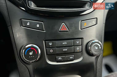 Минивэн Chevrolet Orlando 2011 в 