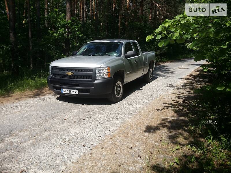 Пікап Chevrolet Silverado 2010 в Дубні