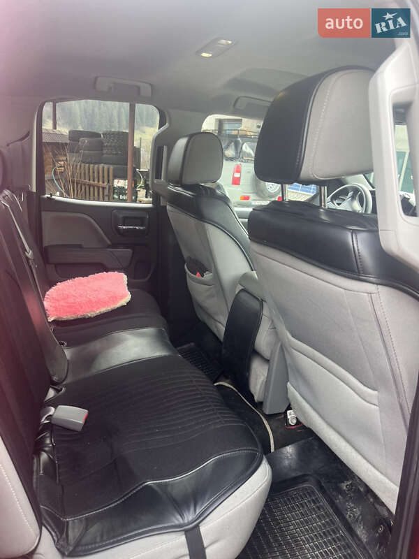 Пикап Chevrolet Silverado 2016 в Путиле