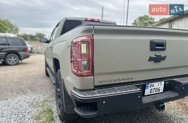 Пикап Chevrolet Silverado 2015 в 