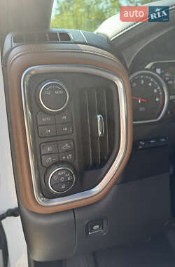 Пикап Chevrolet Silverado 2021 в 