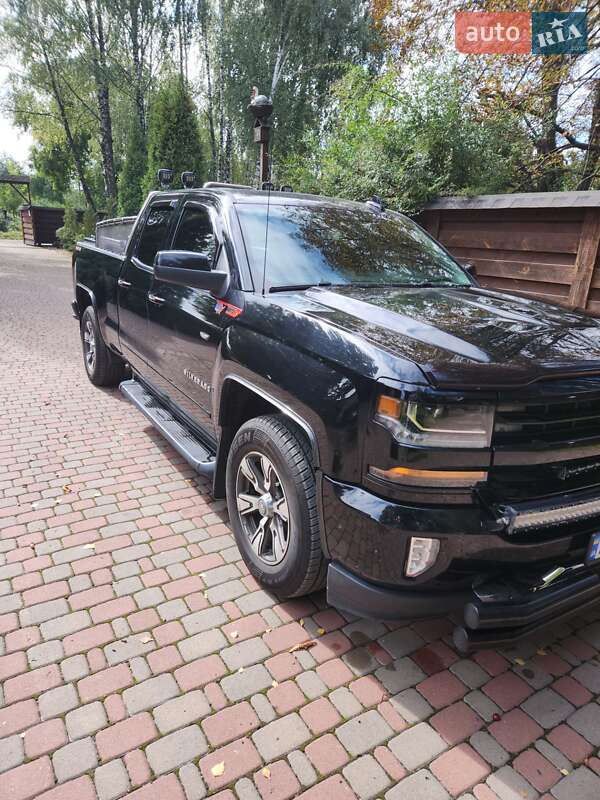 Пикап Chevrolet Silverado 2016 в Василькове