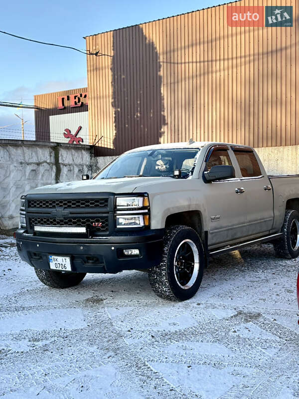Пикап Chevrolet Silverado 2015 в Ровно