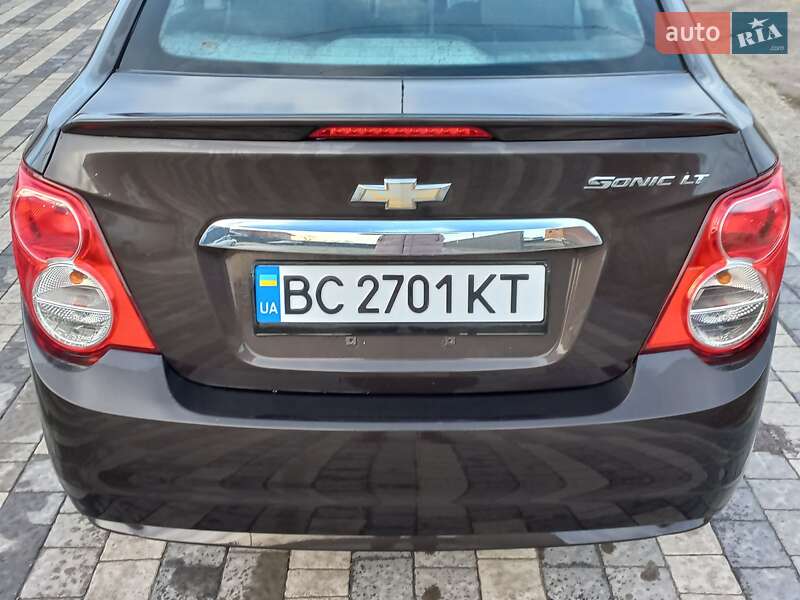 Седан Chevrolet Sonic 2014 в Львове