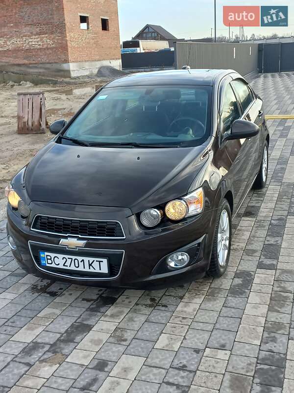 Седан Chevrolet Sonic 2014 в Львове