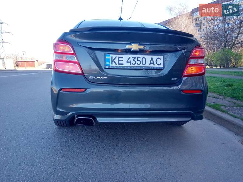 Седан Chevrolet Sonic 2016 в Кривом Роге