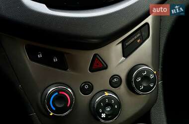 Седан Chevrolet Sonic 2012 в 