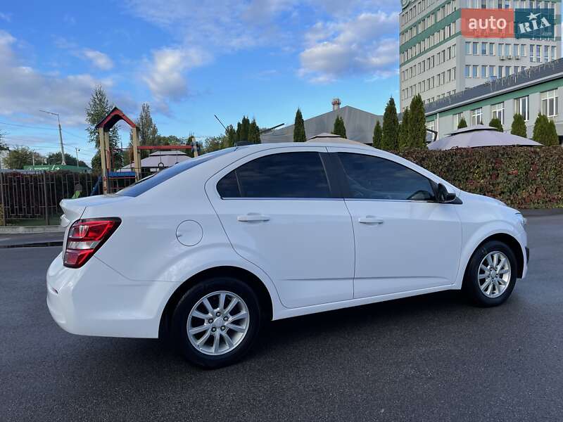 Седан Chevrolet Sonic 2017 в Киеве