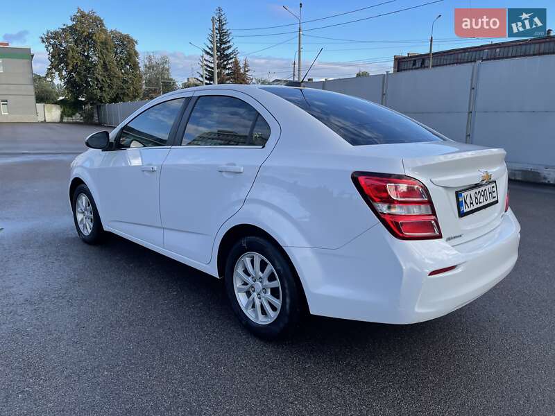 Седан Chevrolet Sonic 2017 в Киеве