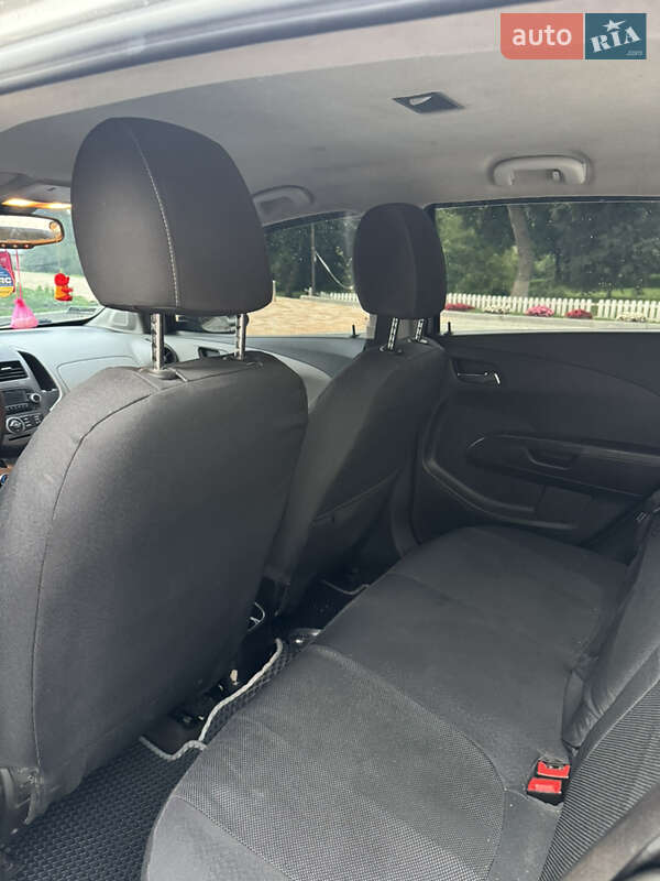 Хэтчбек Chevrolet Sonic 2011 в Тернополе