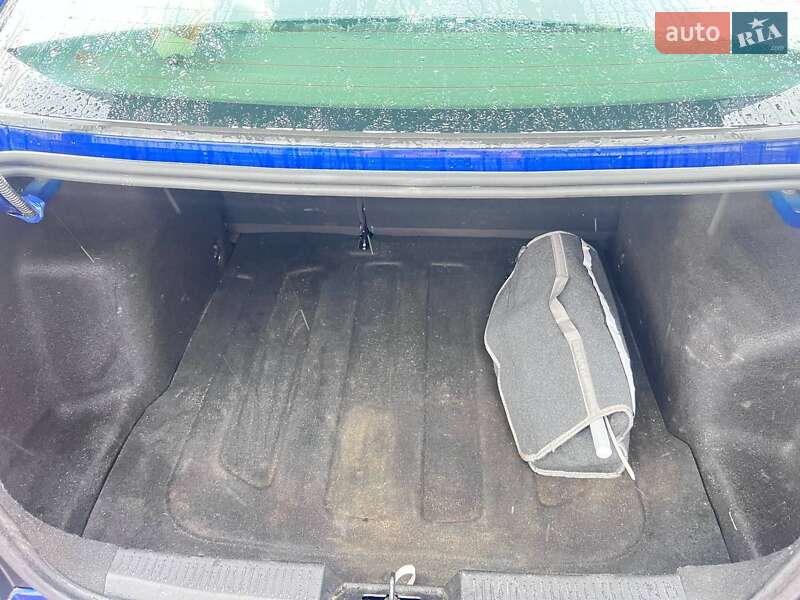 Седан Chevrolet Sonic 2014 в Воловце