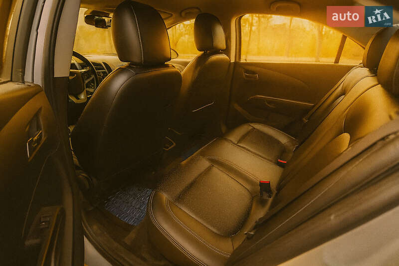 Седан Chevrolet Sonic 2016 в Дніпрі
