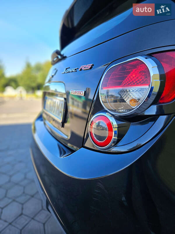 Хэтчбек Chevrolet Sonic 2013 в Львове