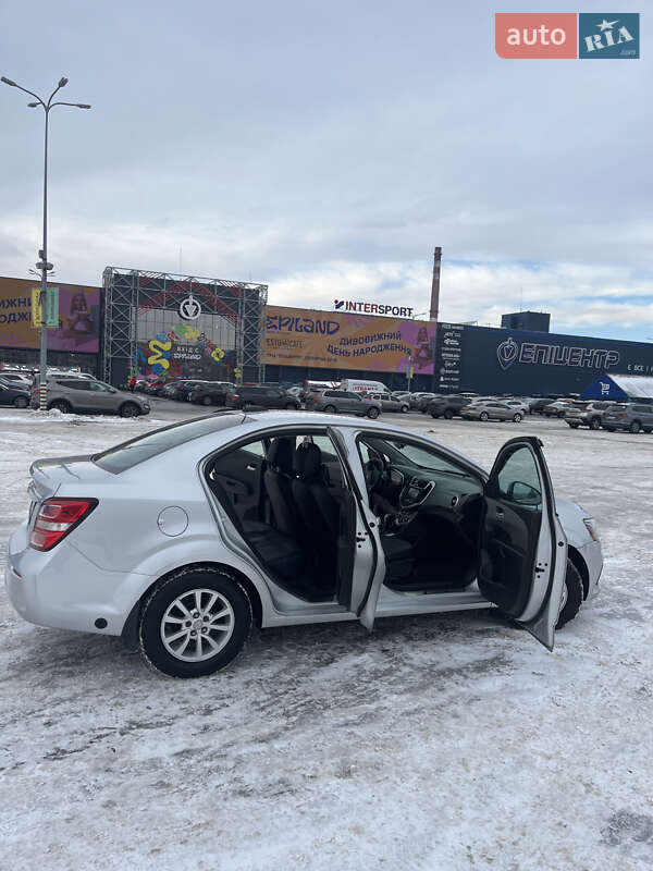 Седан Chevrolet Sonic 2016 в Києві
