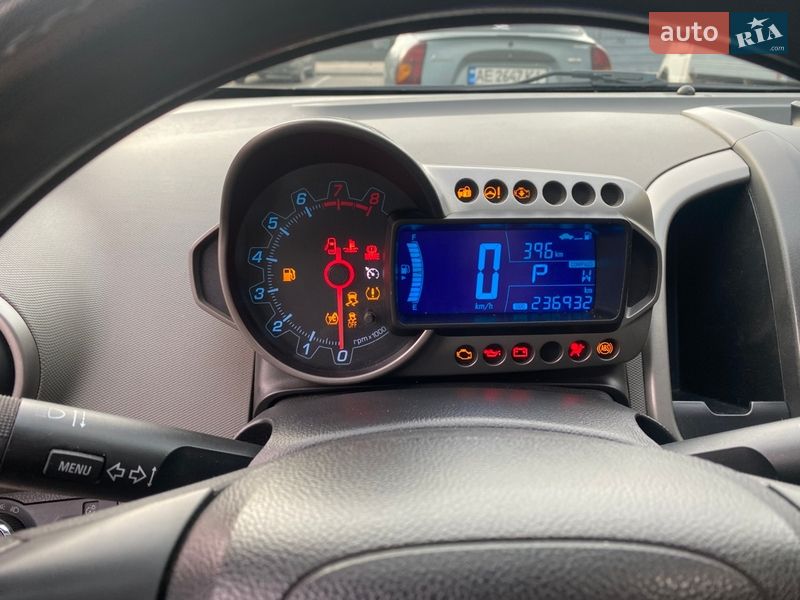 Седан Chevrolet Sonic 2015 в Дніпрі