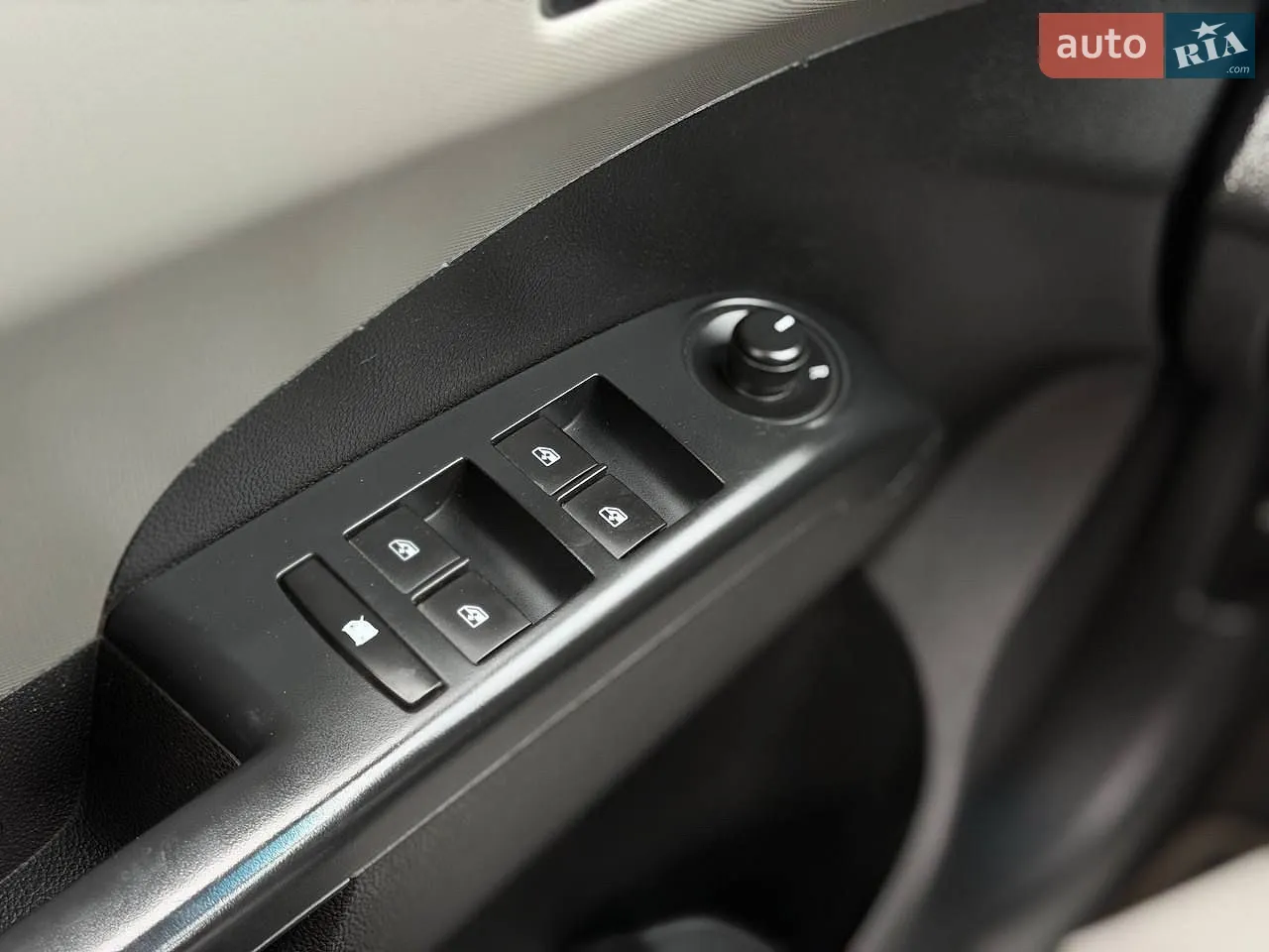 2016 Chevrolet Sonic - мініатюра 24