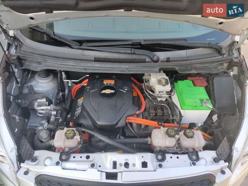 Хетчбек Chevrolet Spark EV 2016 в Львові