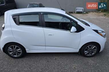 Хэтчбек Chevrolet Spark EV 2016 в 