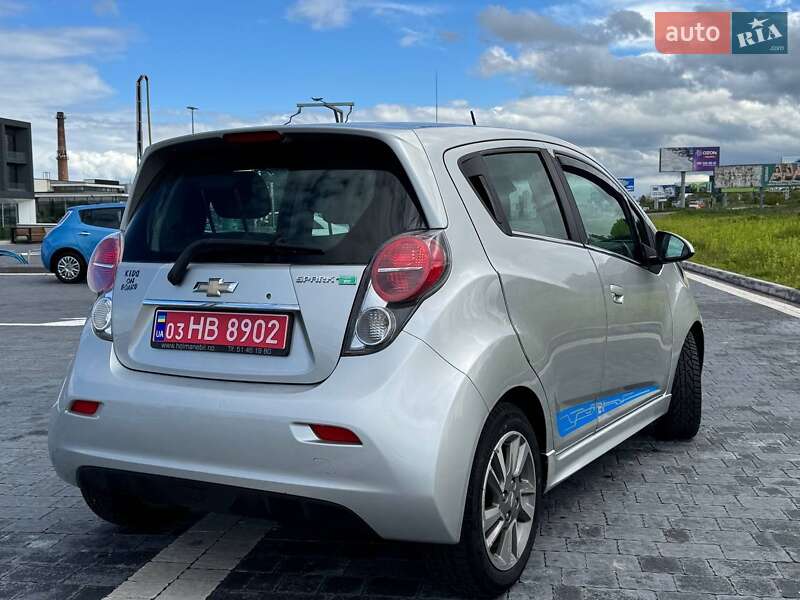 Хэтчбек Chevrolet Spark EV 2015 в 