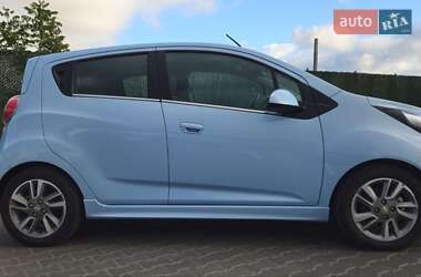Хэтчбек Chevrolet Spark EV 2015 в 