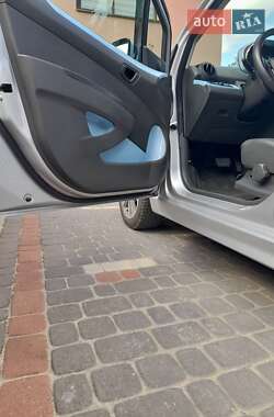 Хэтчбек Chevrolet Spark EV 2015 в 