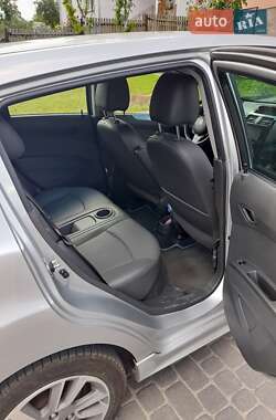 Хэтчбек Chevrolet Spark EV 2015 в 